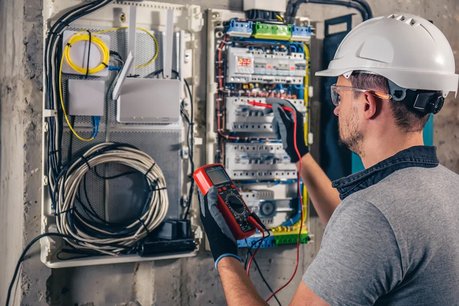 Instalaciones eléctricas industriales en Perú: tipos y normativa